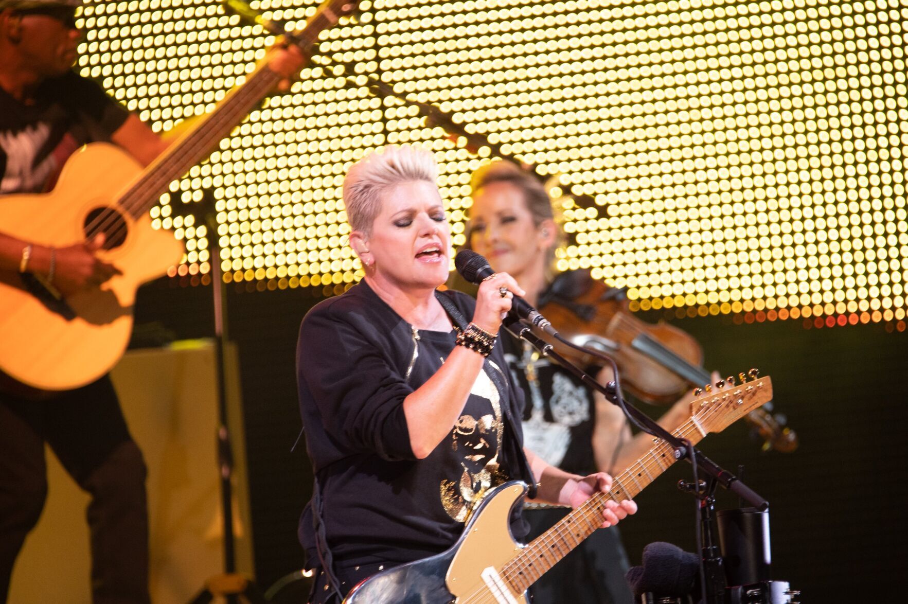 The Chicks kick off summer tour at Hollywood Casino Amphitheatre